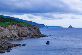 道南・奥尻島・湯浜・北追岬から望む無縁島(北海道:2026年7月)