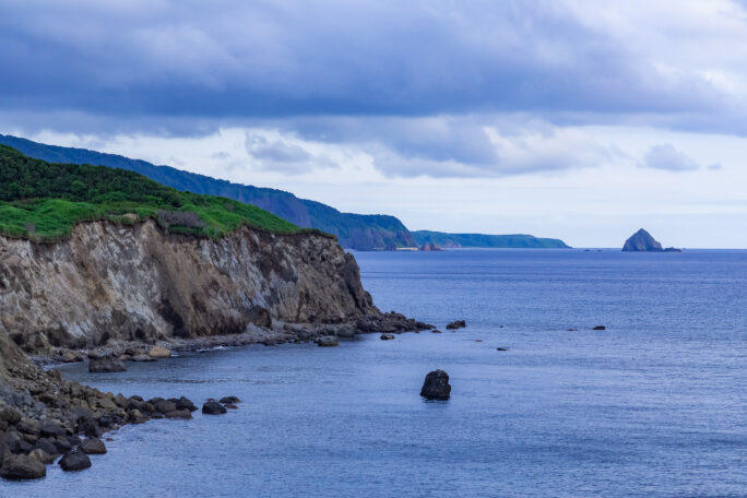 道南・奥尻島・湯浜・北追岬から望む無縁島（北海道：2026年7月）