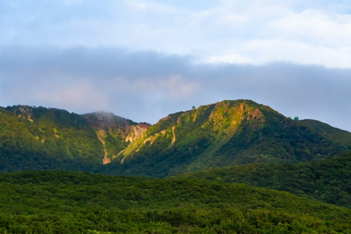 道南・奥尻島・湯浜・北追岬から望む神威山（北海道：2026年7月）