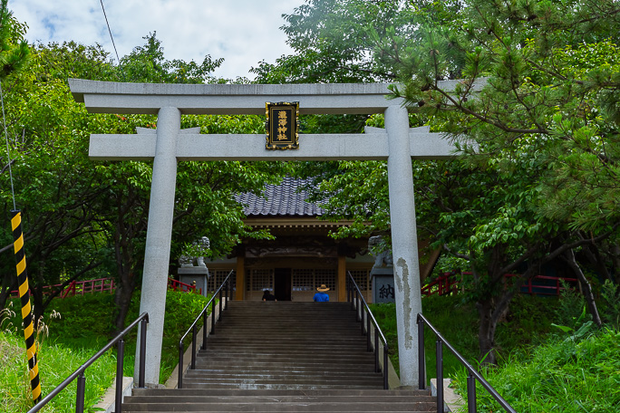 滝沢神社では地元の方のご厚意でお茶やコーヒーをいただいた