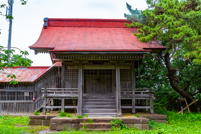 江差市街地の山手にある桧山護国神社