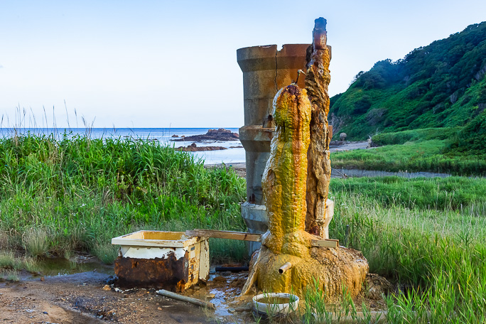 今も温泉が湧出している幌内温泉跡