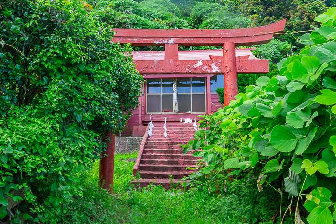 勘太浜集落の稲荷神社を参拝