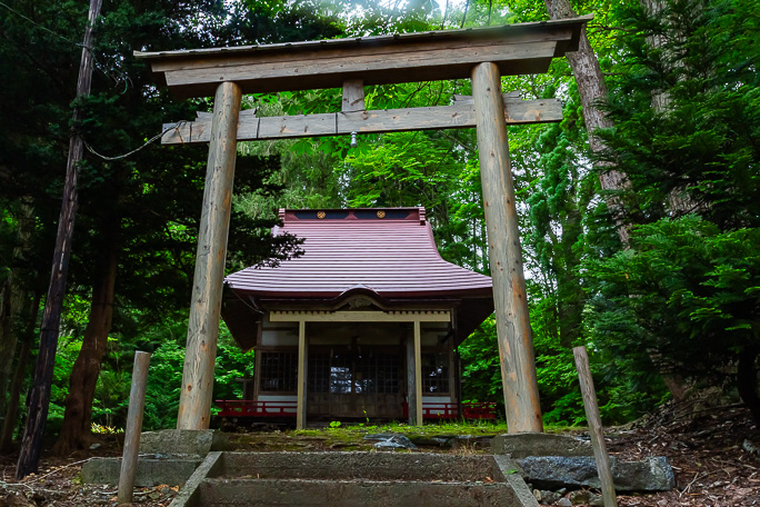 湯ノ岱集落の稲荷神社を参拝